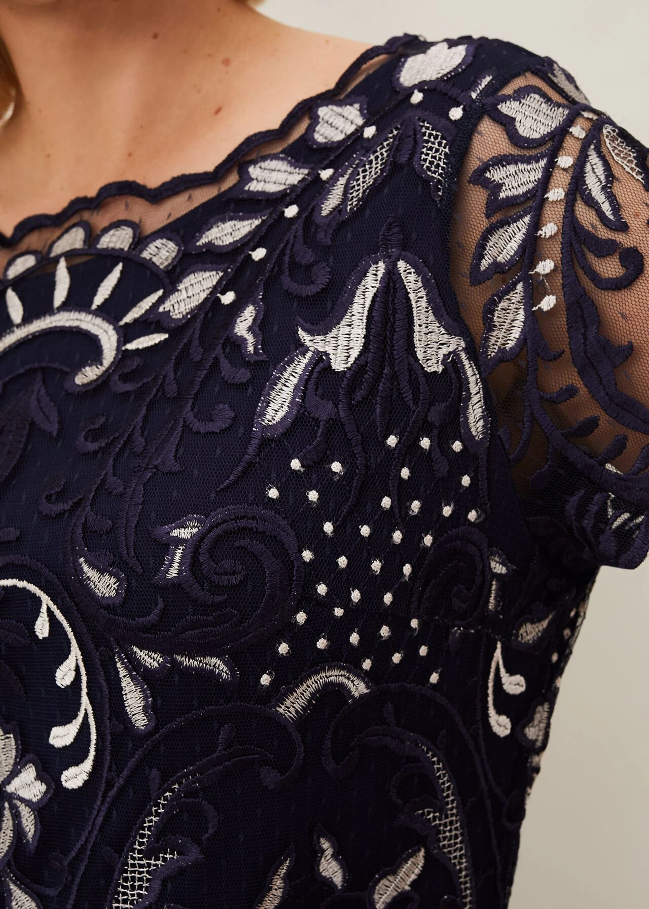 Lizzy Embroidered Dress 7 Lizzy Embroidered Dress – Bild 5