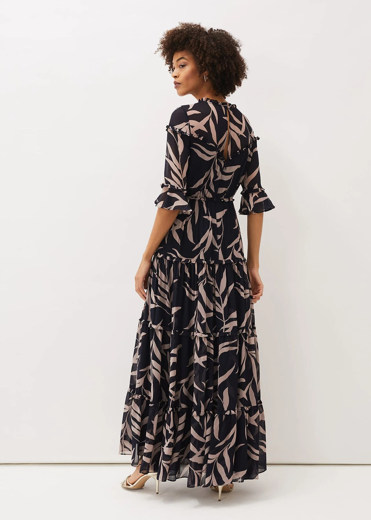 Amber Leaf Print Tiered Maxi Dress 4 Amber Leaf Print Tiered Maxi Dress – Bild 2