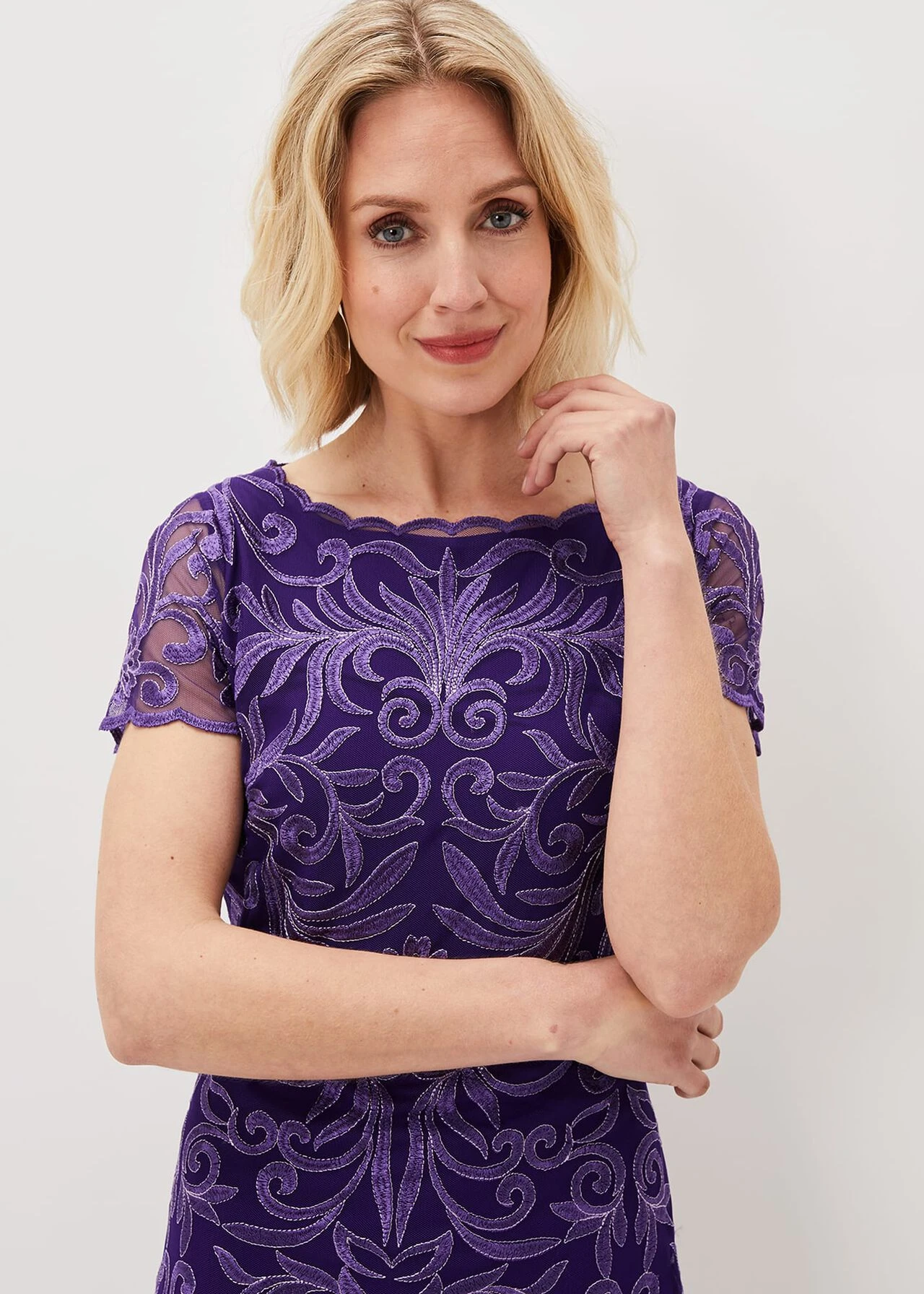 Nessa Embroidered Midi Dress 6 Nessa Embroidered Midi Dress – Bild 4