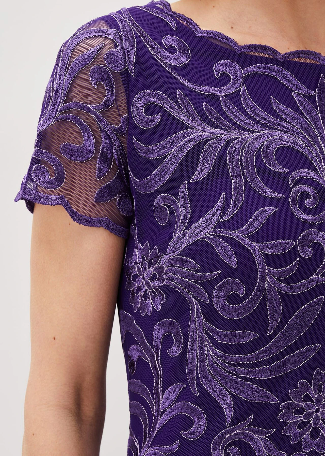 Nessa Embroidered Midi Dress 7 Nessa Embroidered Midi Dress – Bild 5