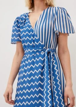 Shelby Zig Zag Midi Dress 11 Shelby Zig Zag Midi Dress -Floral Und Chic 220888204 04 shelby zig zag midi dress