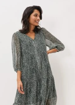 Penele Ditsy Print Chiffon Midi Dress -Floral Und Chic 220889496 04 penele ditsy print chiffon midi dress