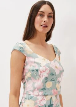 Jessia Floral Scuba Dress -Floral Und Chic 220966739 04 jessia floral scuba dress