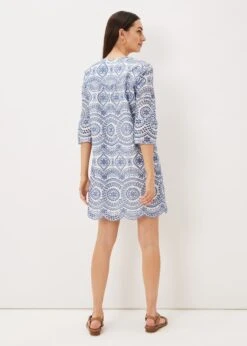 Floral Und Chic -Floral Und Chic 220969081 02 brianne broderie shift dress