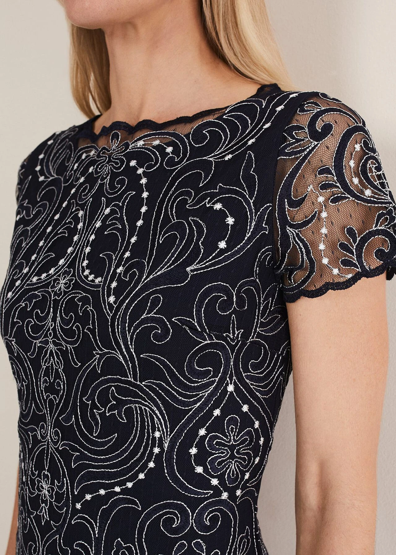 Esme Embroidered Dress 7 Esme Embroidered Dress – Bild 5