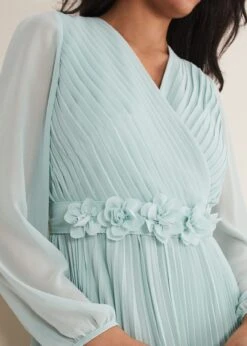 Petite Alecia Pleated Maxi Dress 13 Petite Alecia Pleated Maxi Dress -Floral Und Chic 221371985 05 petite alecia pleated maxi dress