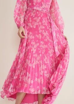 Hayley Floral Pleated Maxi Dress -Floral Und Chic 221417617 04 hayley floral pleated maxi dress