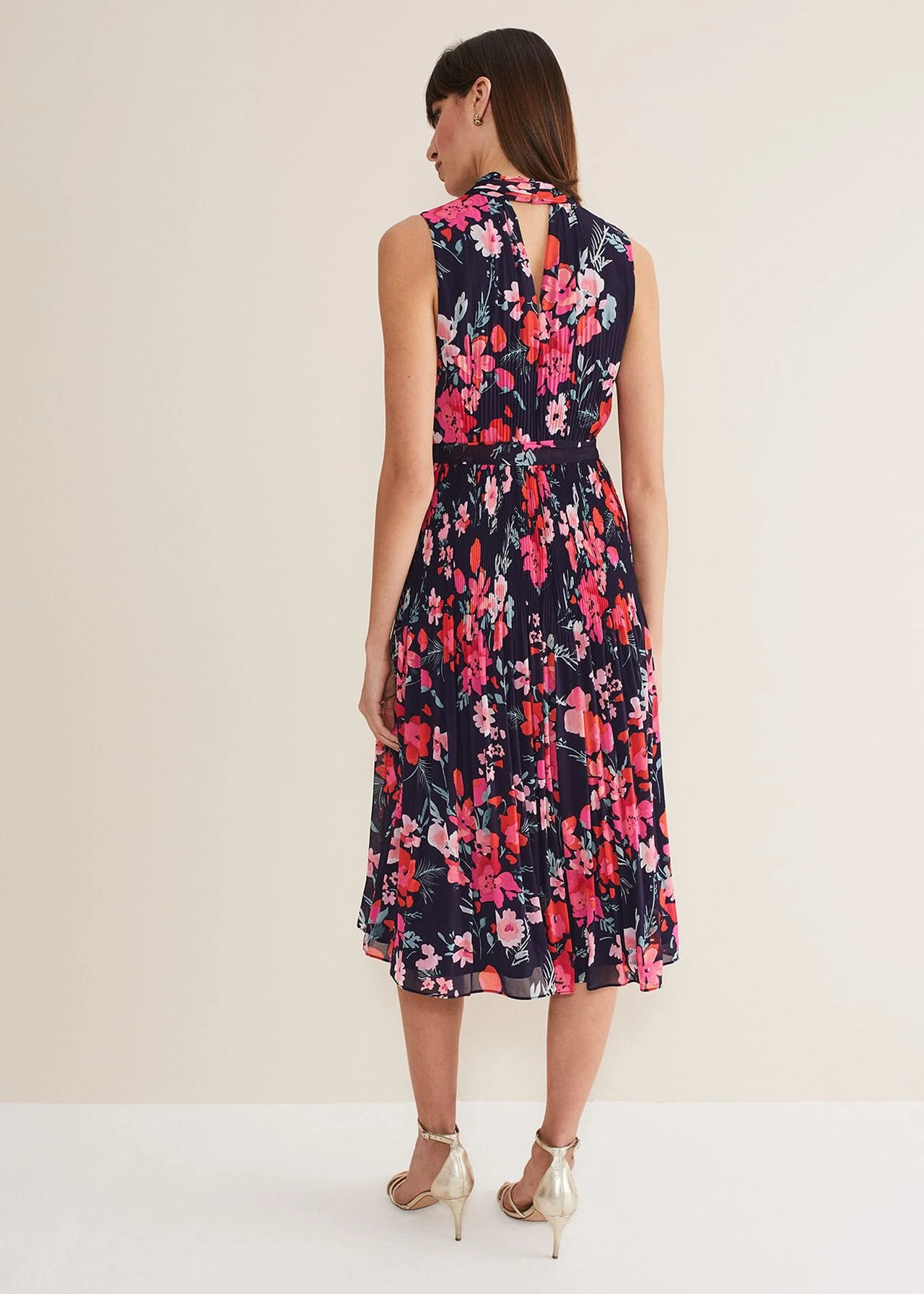 Tillie Floral Pleated Midi Dress 4 Tillie Floral Pleated Midi Dress – Bild 2