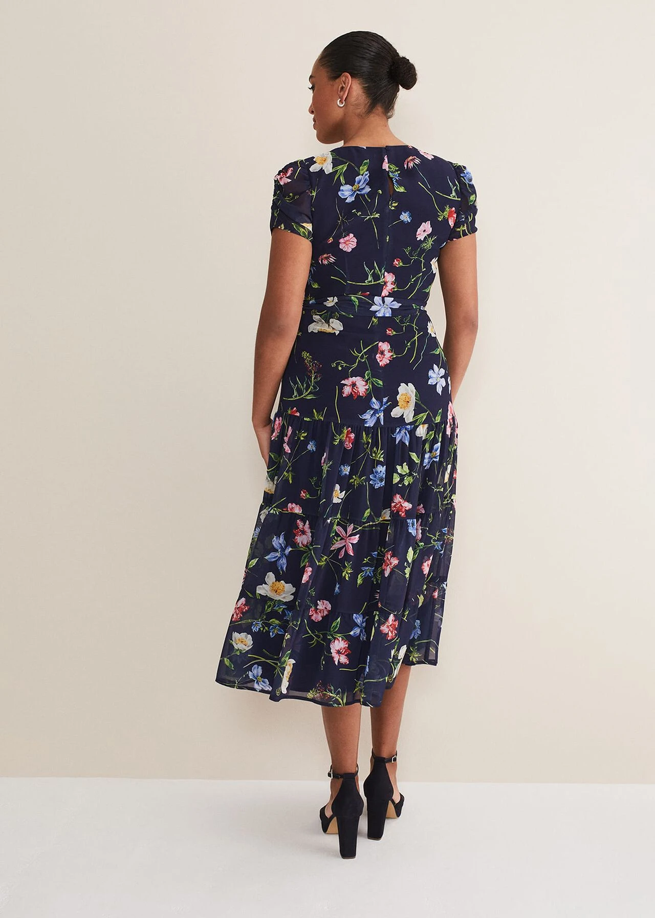Lola Floral Tiered Midi Dress 4 Lola Floral Tiered Midi Dress – Bild 2