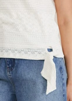 Emmlyn Lace Textured Top -Floral Und Chic 303343106 05 emmlyn lace textured top