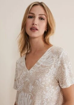 Elspeth V Neck Top 12 Elspeth V Neck Top -Floral Und Chic 303391565 05 elspeth v neck top