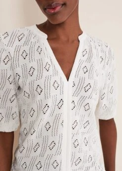 Maisie White Top -Floral Und Chic 303404055 05 maisie white top