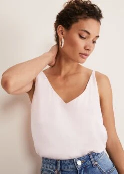 Alanis Cami Top -Floral Und Chic 502296785 04 alanis cami top